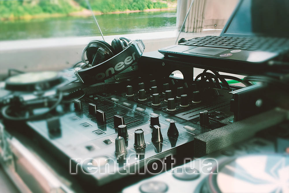 Оборудование диск-жокея