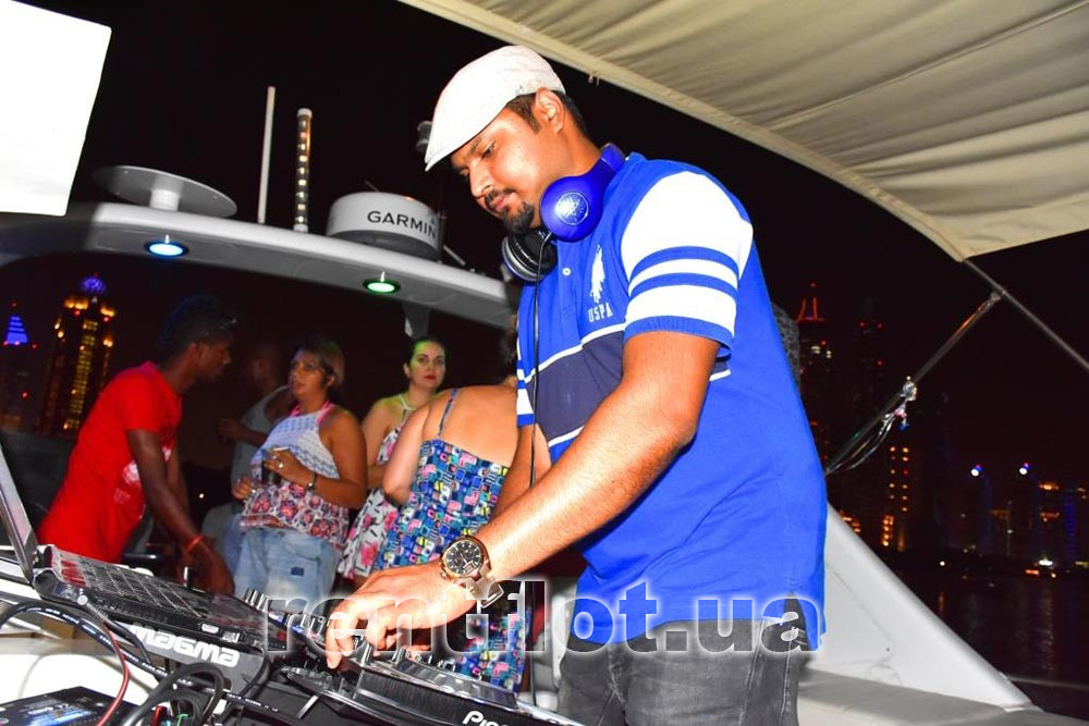 Увеличить фото работы диджея на мероприятия Работа диджея на мероприятии