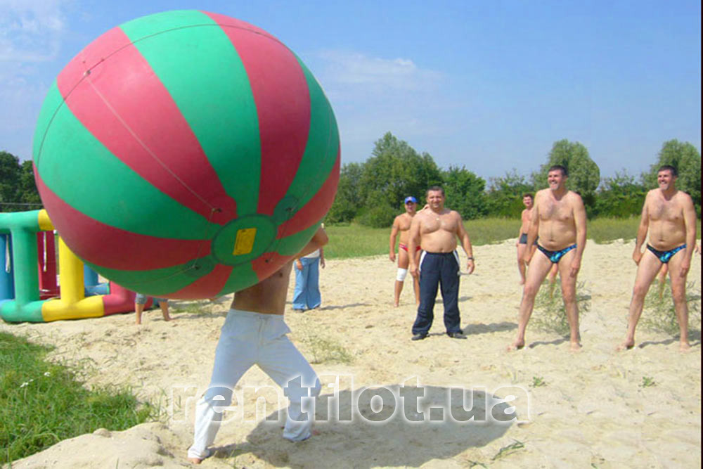 Enlarge photo of an active corporate party on the island Active corporate party on the island
