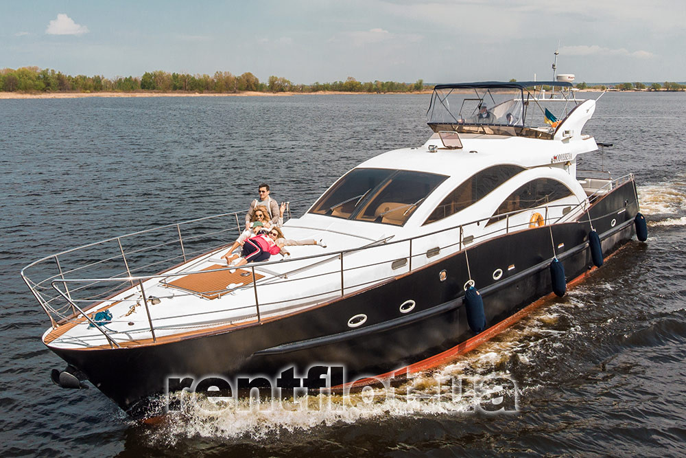 Увеличить фото моторной яхты с квадрокоптера Моторная яхта на фото с квадрокоптера