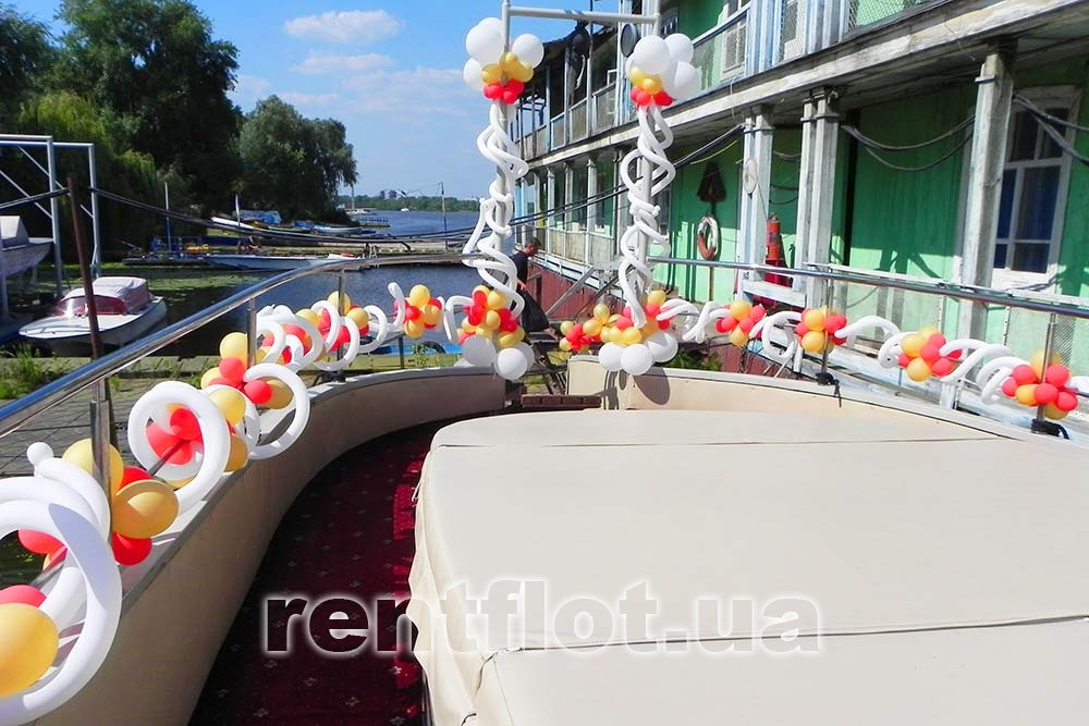 Палуба теплохода в кулях