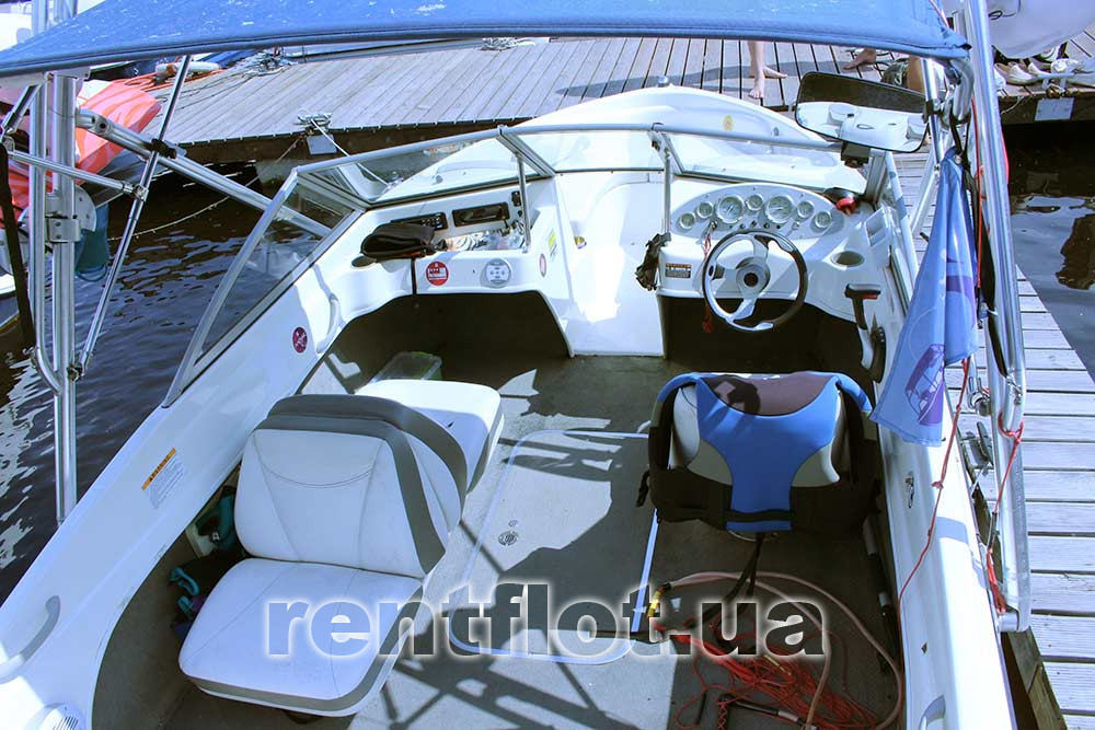 Enlarge photo of wake on a boat in Kiev Wake on a boat in Kiev