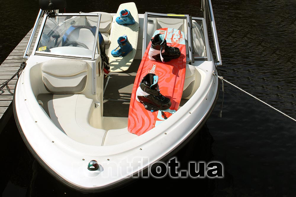 Enlarge photo of the bow of the Wakeboard boat Wakeboard boat bow