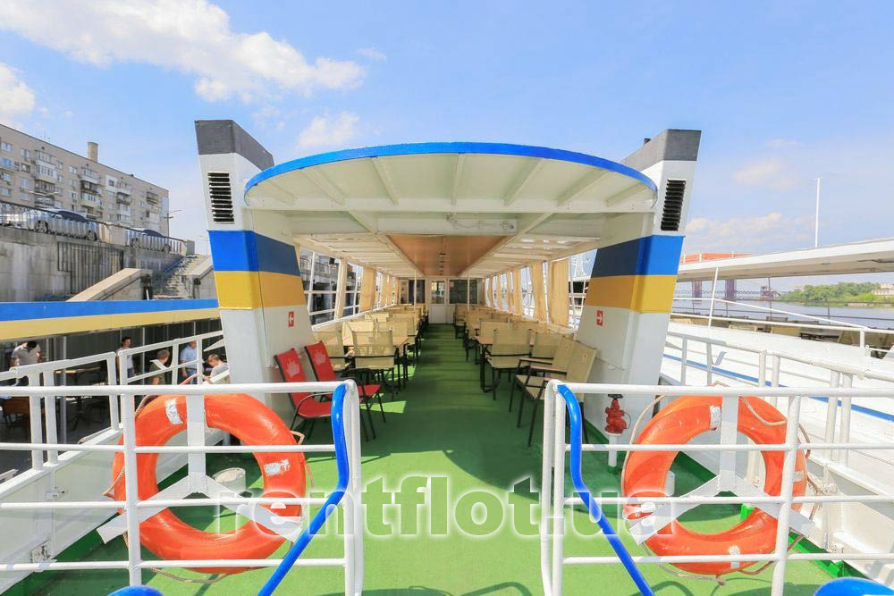 Увеличить фото верхней палубы теплохода Верхняя палуба теплохода