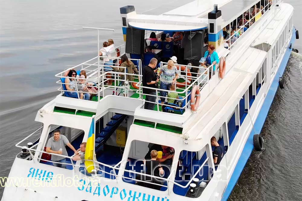 Увеличить фото гостей на борту теплохода Гости на борту теплохода