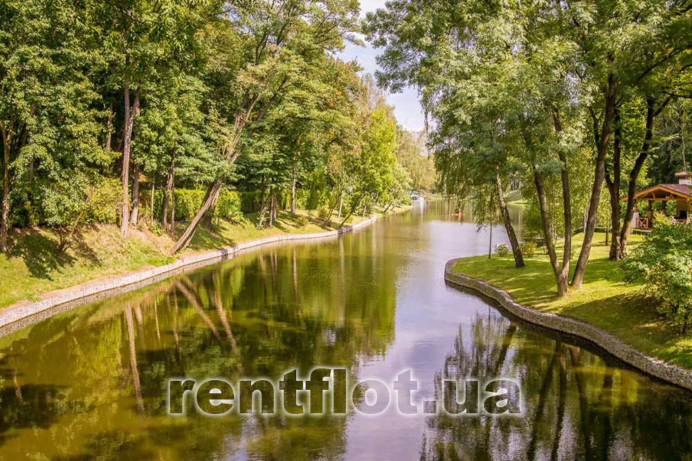 Увеличить фото вдоёма в Межигорском парке Водоём в Межигорском парке