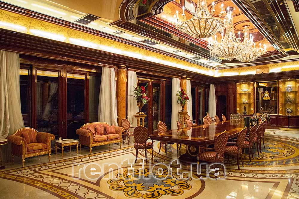 Увеличить фото парадной залы в резиденции Межигорья Парадная зала в резиденции Межигорье