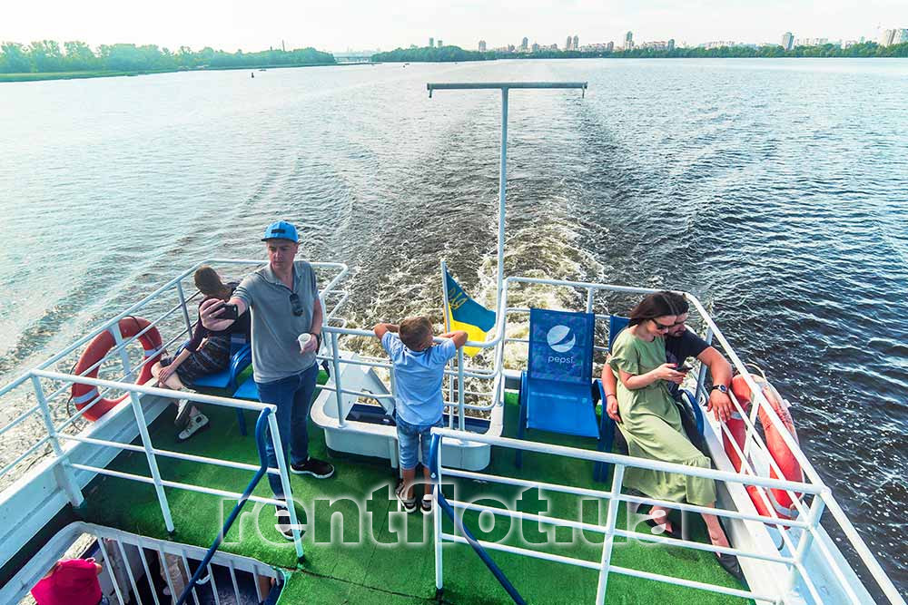 Увеличить фото на корме теплохода На корме теплохода