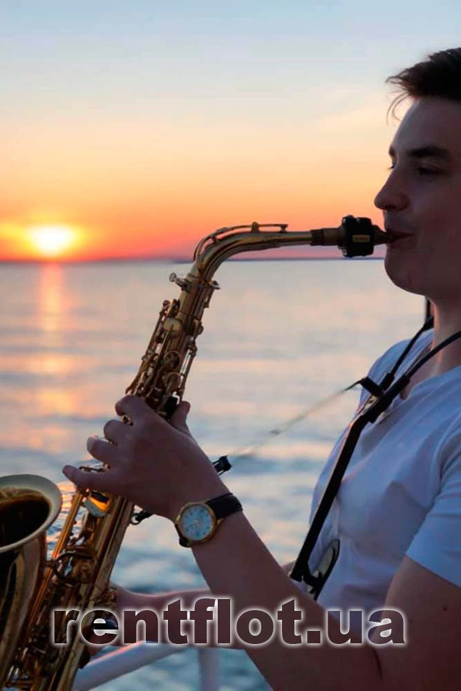 Enlarge photo of a romantic walk with a saxophone Romantic walk with a saxophone
