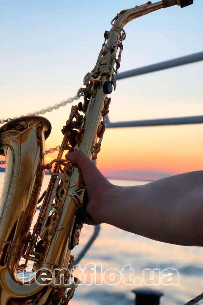 Enlarge photo of jazz accompaniment of an evening walk Jazz accompaniment of the evening walk