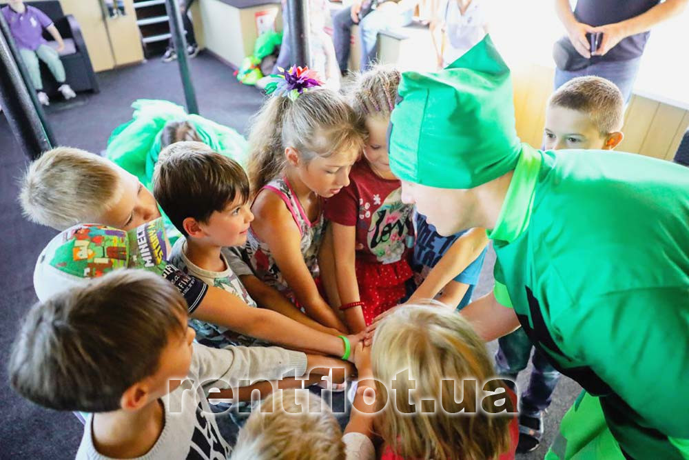 Enlarge photo of the holiday on the motor ship Rezon A holiday on a boat in Rezon