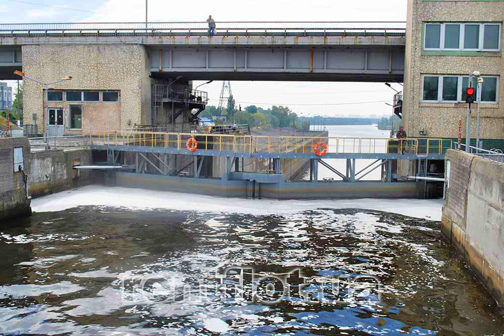 Прохождение шлюзом на теплоходе Радионов