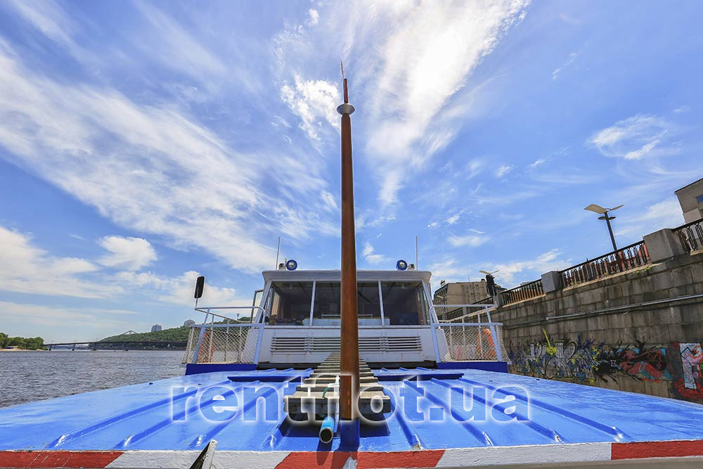 Enlarge photo of the captain's bridge on the motor ship Rezon Captain's bridge on the motor ship Rezon