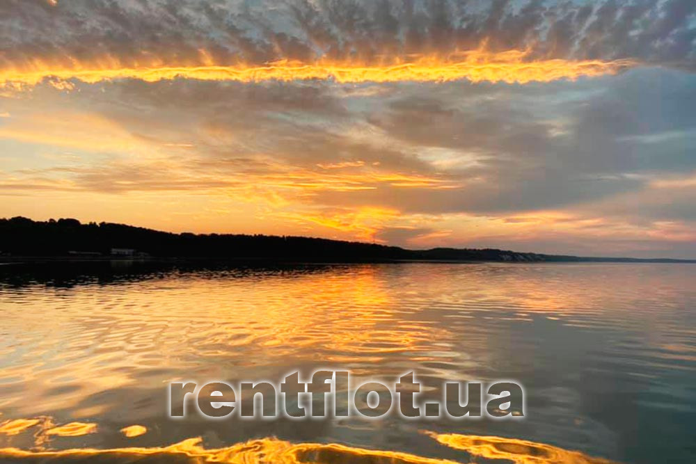 Enlarge photo of the sunset on the Kiev reservoir Sunset at the Kiev reservoir