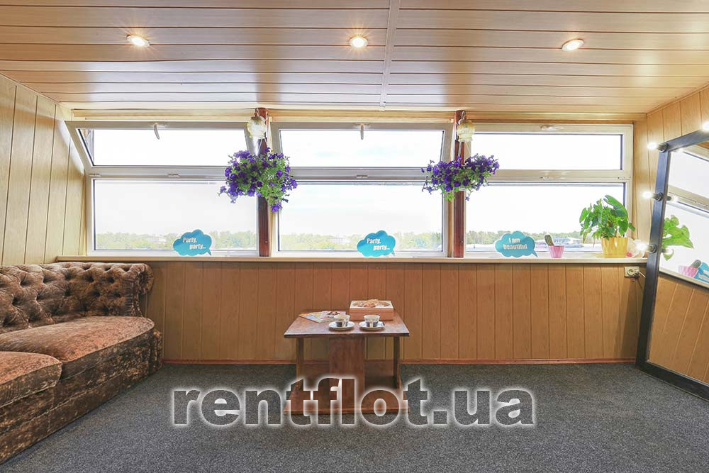 Enlarge photo of windows on the lower deck of motor ship Rezon Windows on the lower deck of the motor ship Rezon
