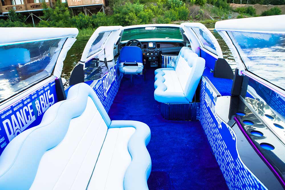 Збільшити фото виду салону катера Аква Лімузин Вид салону катера Аква Лімузин