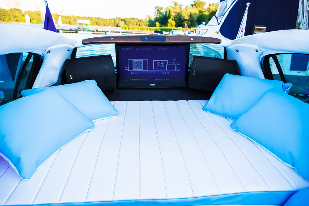 Збільшити фото зони відпочинку катера Аква Лімузин Салон катера Аква лімузин