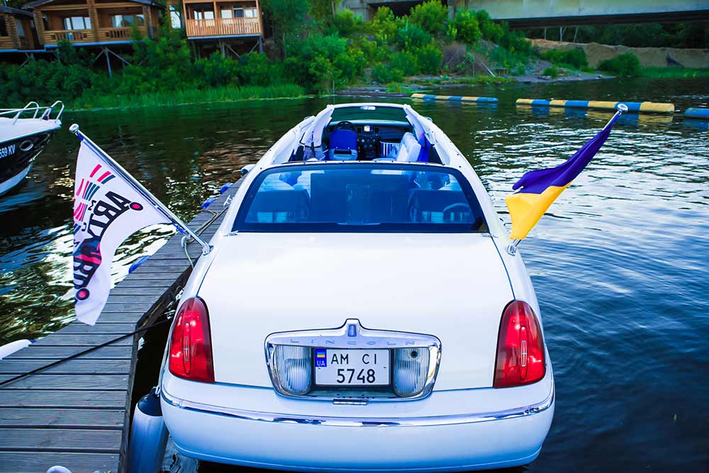 Збільшити фото корми катера Аква Лімузин Корма катера Аква Лімузин