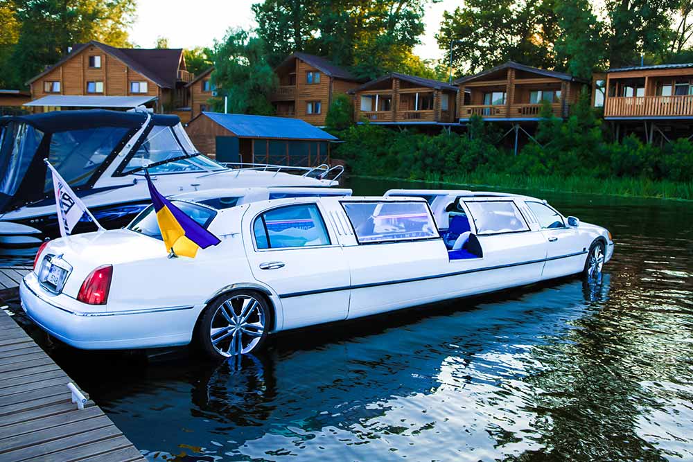 Збільшити фото правого борту катера Аква Лімузин Правий борт катера Аква Лімузин