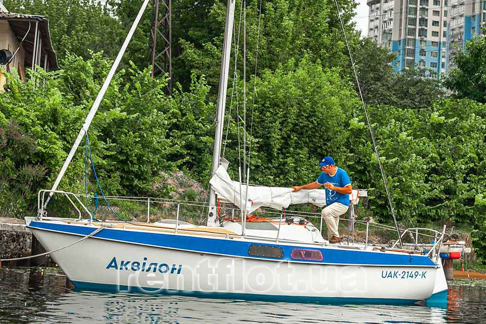 Preparation of sailing yacht Aquilon