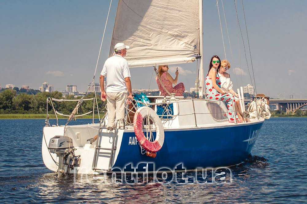 Enlarge photo of sailing on yacht Arwen Sailing on a yacht Arwen