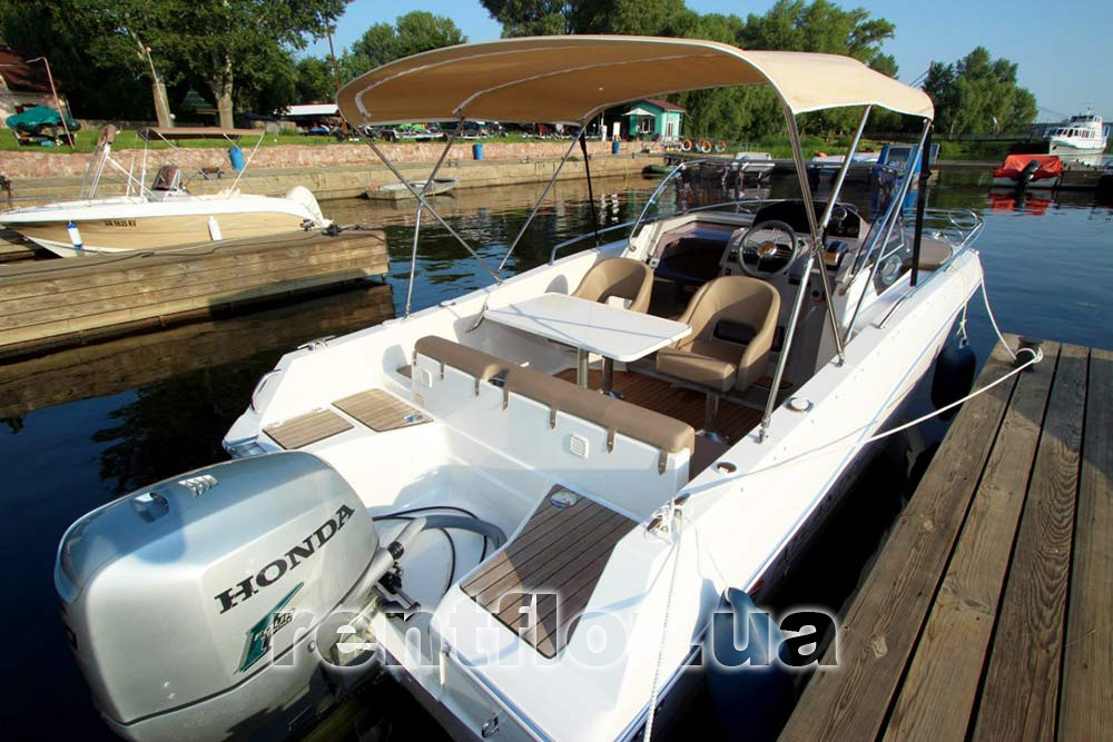 Збільшити фото катера Атлантик-650 біля причалу Катер Атлантик-650 біля причалу