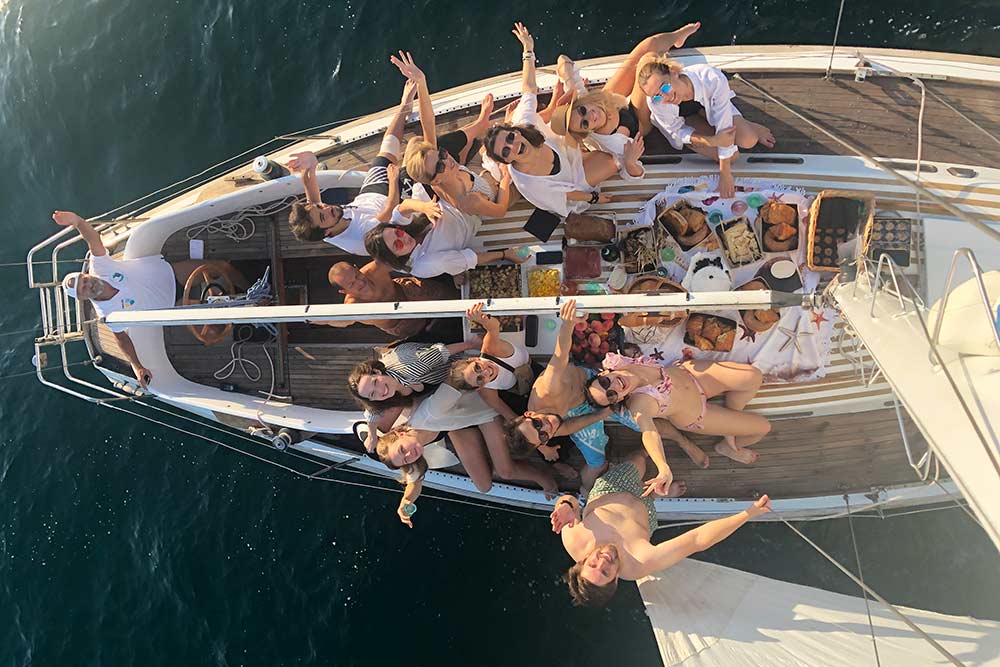 Корпоратив на парусной яхте Атлантика