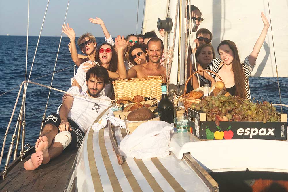 Праздник на парусной яхте Атлантика