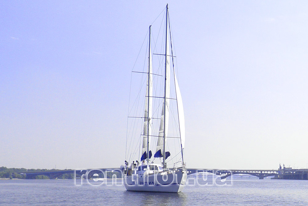 Sailing yacht Australia on the go