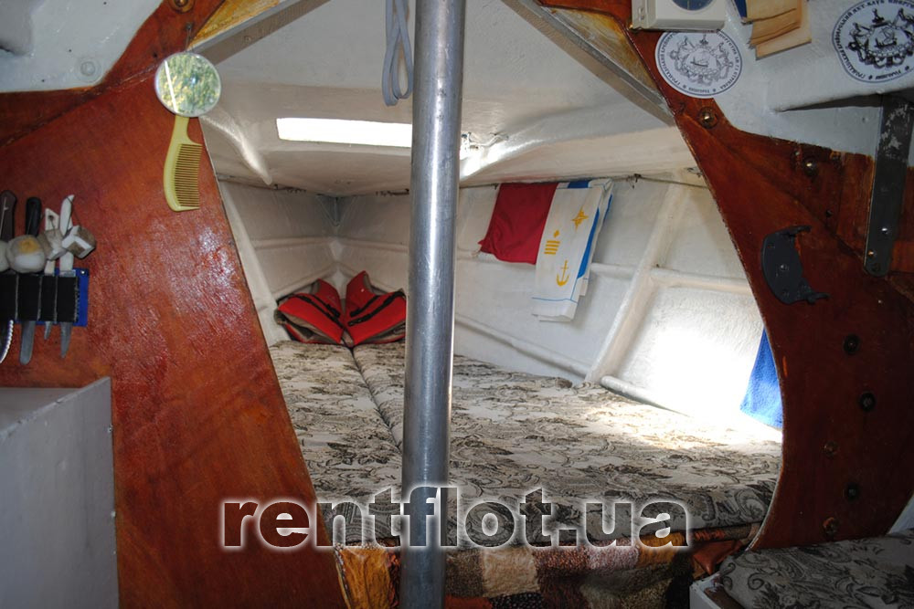 Увеличить фото носовой каюты парусной яхты Борей Носовая каюта парусной яхты Борей