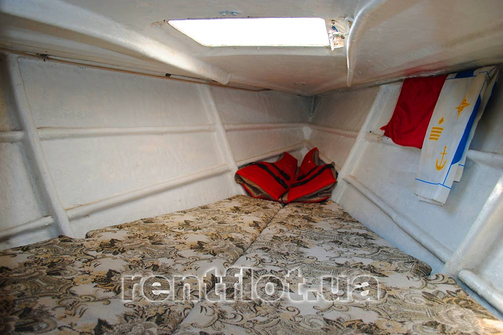 Увеличить фото в носовой каюте парусной яхты Борей В носовой каюте парусной яхты Борей