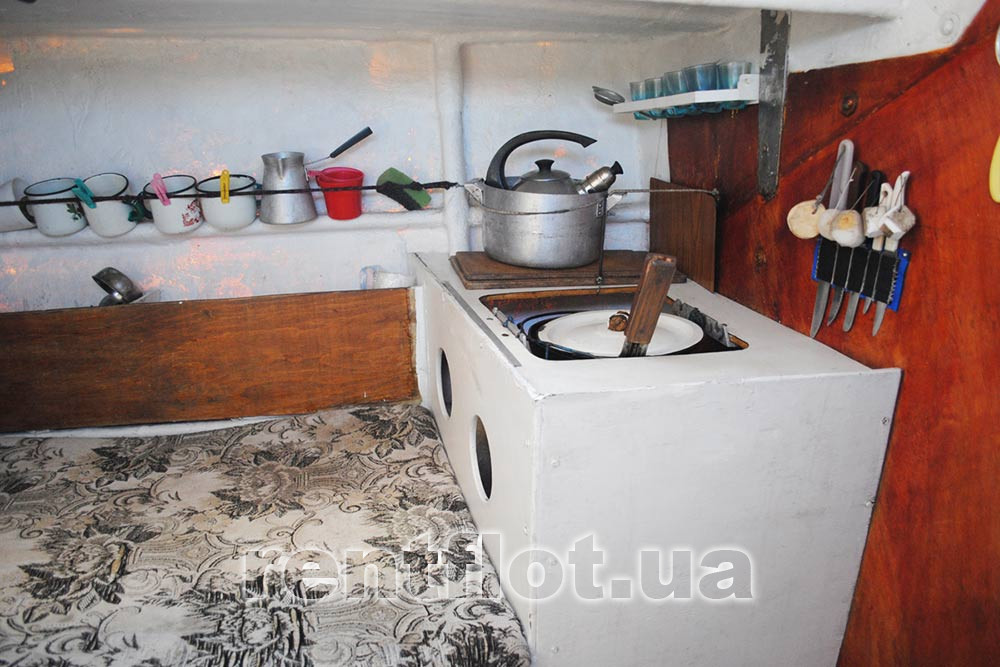 Увеличить фото камбуза парусной яхты Борей Камбуз парусной яхты Борей