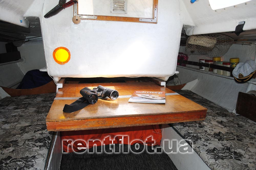 Увеличить фото кают-компании парусной яхты Борей Кают-компания парусной яхты Борей