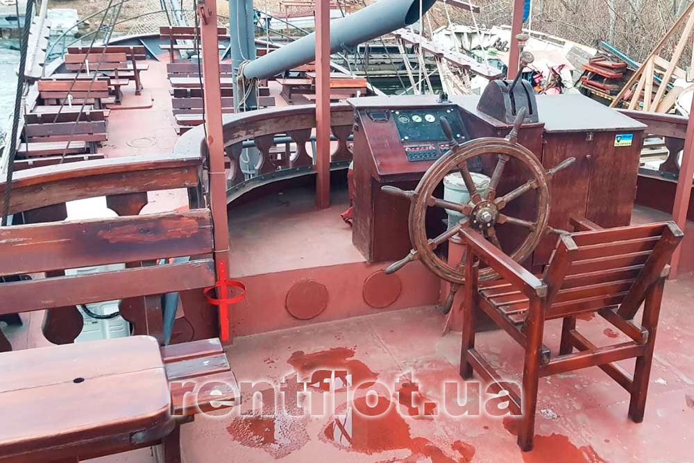 Enlarge photo of the captain's bridge brigantine Corsair Captain's bridge brigantine Corsair
