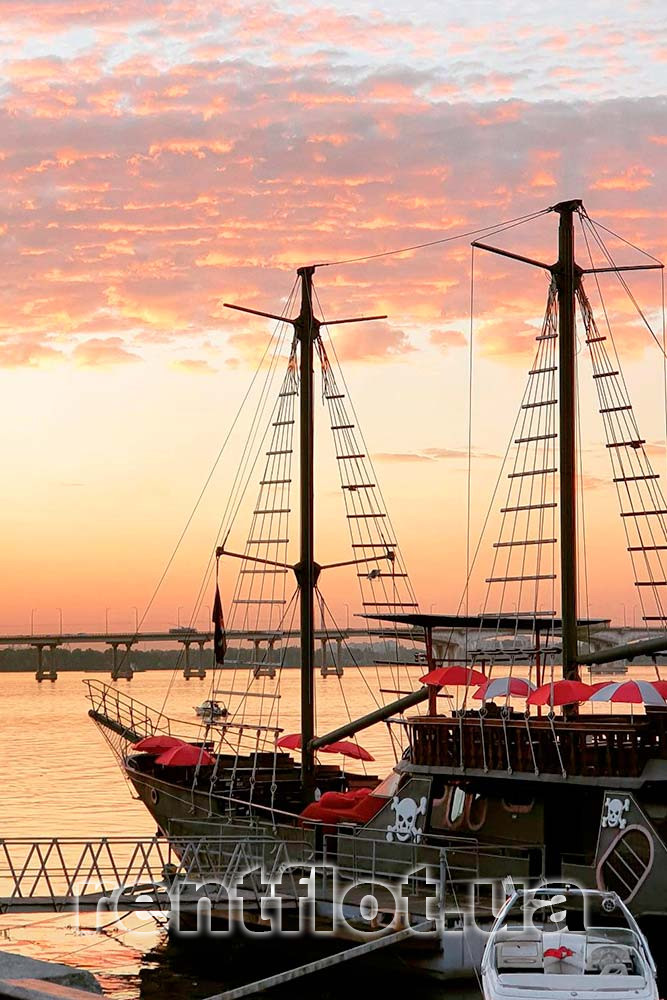 Enlarge photo of sunset on the brigantine Corsair Sunset on the brigantine Corsair