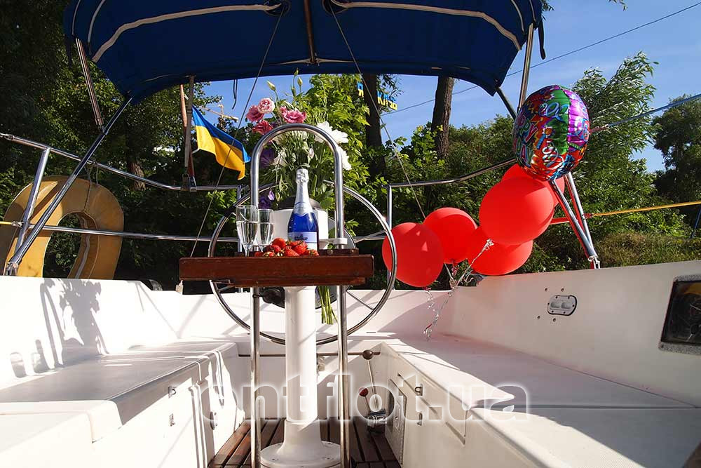 Праздник на парусной яхте Каталина