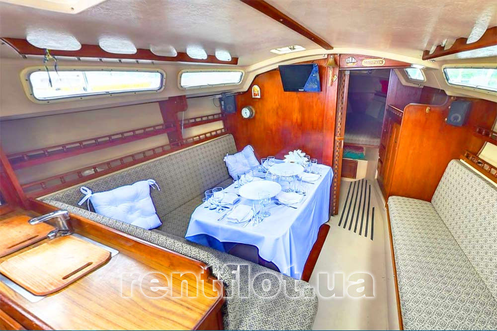 Enlarge photo of the banquet in the saloon of the sailing yacht Catalina Banquet in the saloon of sailing yacht Catalina