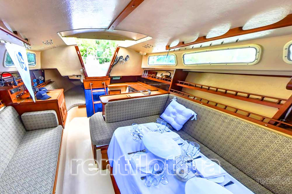 Enlarge photo of the exit from the saloon Exit from the saloon of sailing yacht Catalina