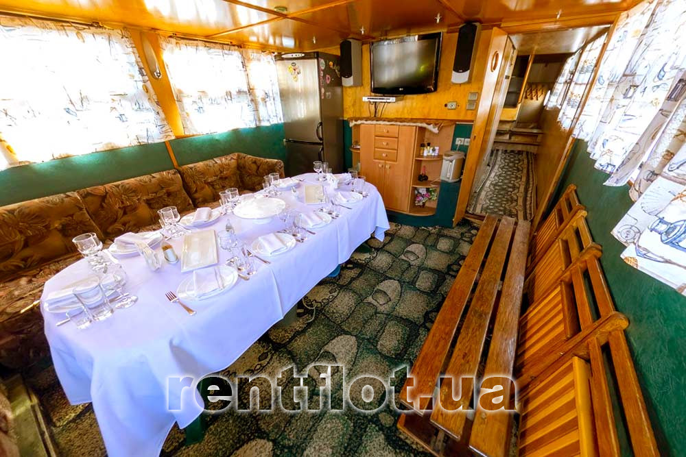 Збільшити фото банкету на теплоході Діана Банкет на теплоході Діана