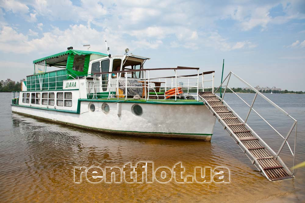 Збільшити фото теплоходу Діана біля острову Великий Теплохід Діана біля острова Великий