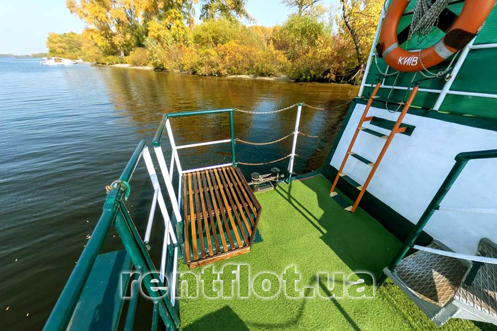 Збільшити фото кормової частини теплоходу Діана Кормова частина теплоходу Діана