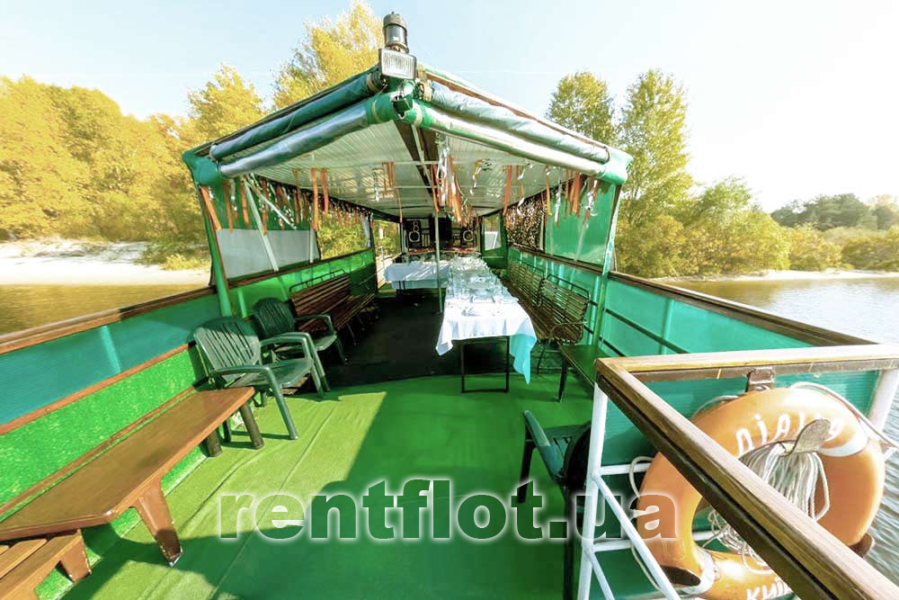 Збільшити фото тераси верхньої палуби теплоходу Діана Тераса верхньої палуби теплоходу Діана