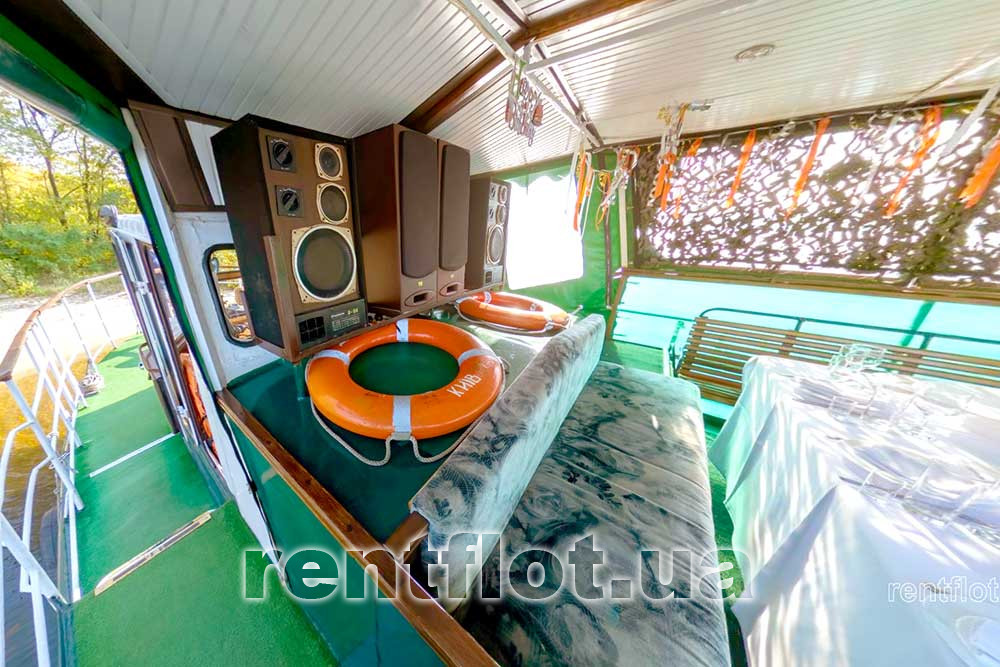 Збільшити фото звукового обладнання теплохода Діана Звукове обладнання салону другої палуби теплохода Діана