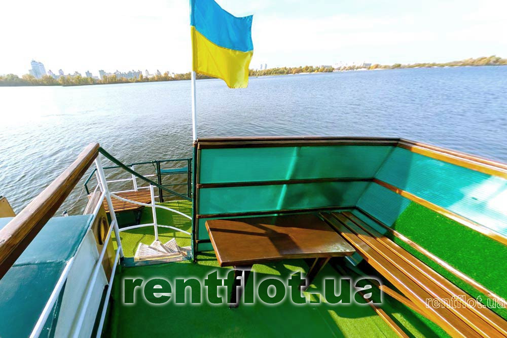 Збільшити фото прапору України на теплоході Діана Прапор України на теплоході Діана