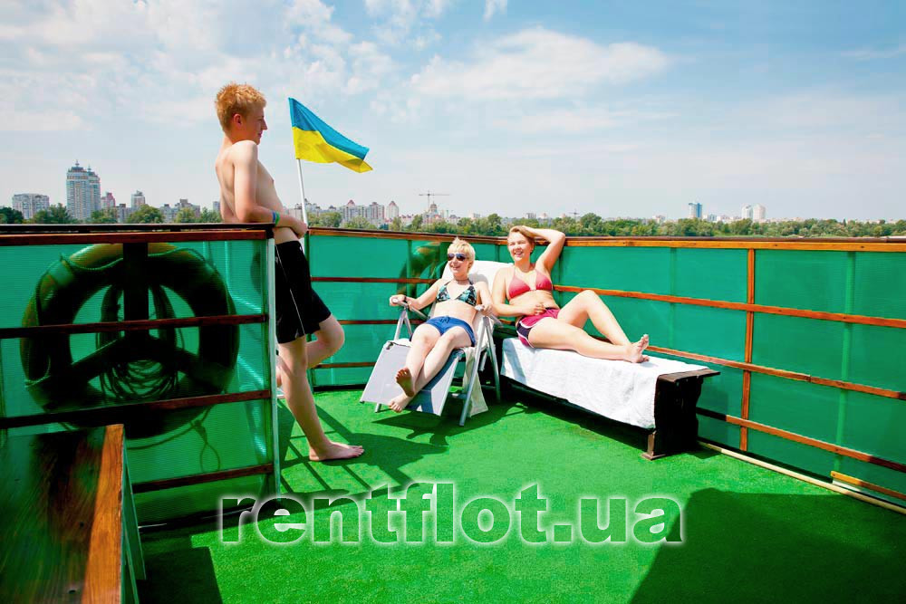 Збільшити фото гостей на теплоході Діана Гості на теплоході Діана