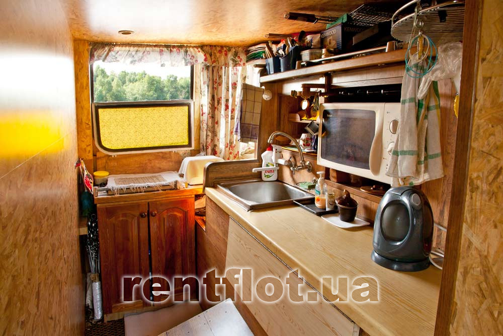 Збільшити фото камбузу теплоходу Діана Камбуз теплоходу Діана