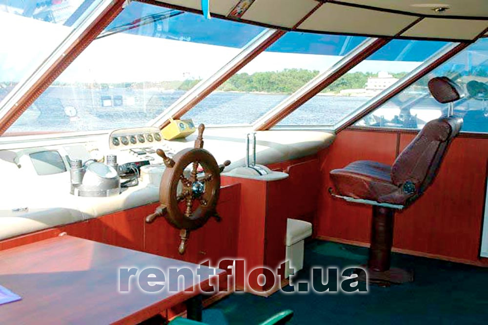 Enlarge photo of the steering station of the motor ship Edem Steering station of motor ship Edem