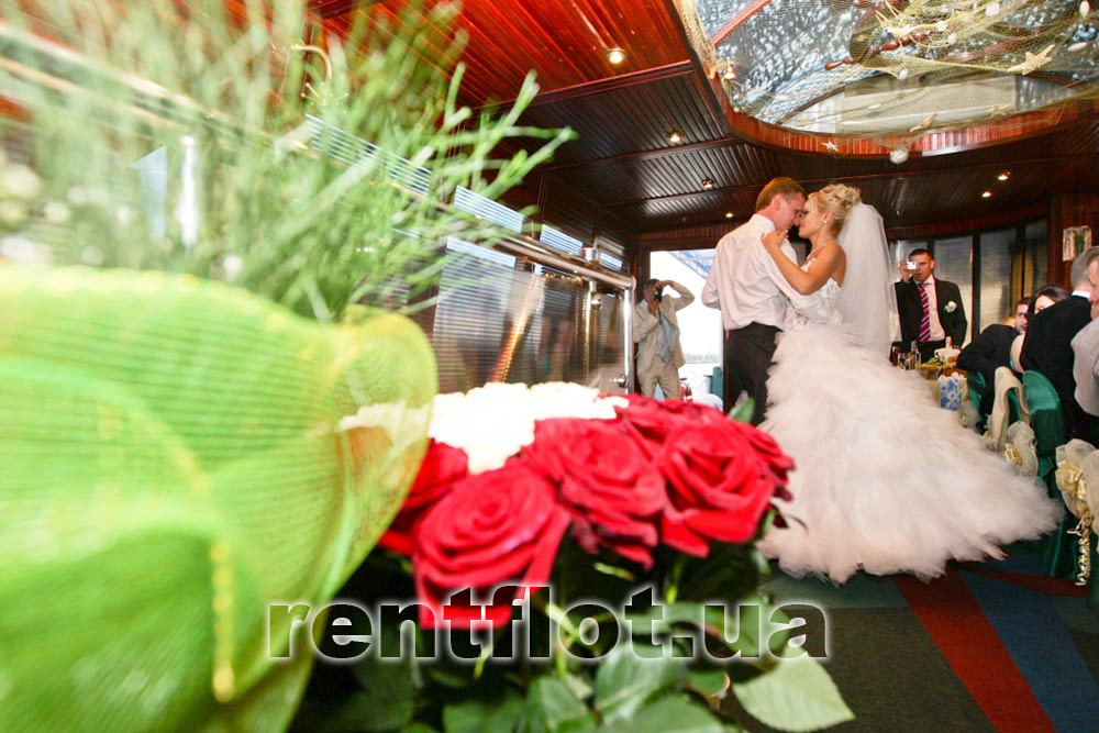 Enlarge photo of wedding on motor ship Edem Wedding on the ship Edem