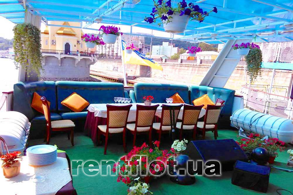 Enlarge photo of the open terrace on the motor ship Edem Open terrace on the motor ship Edem
