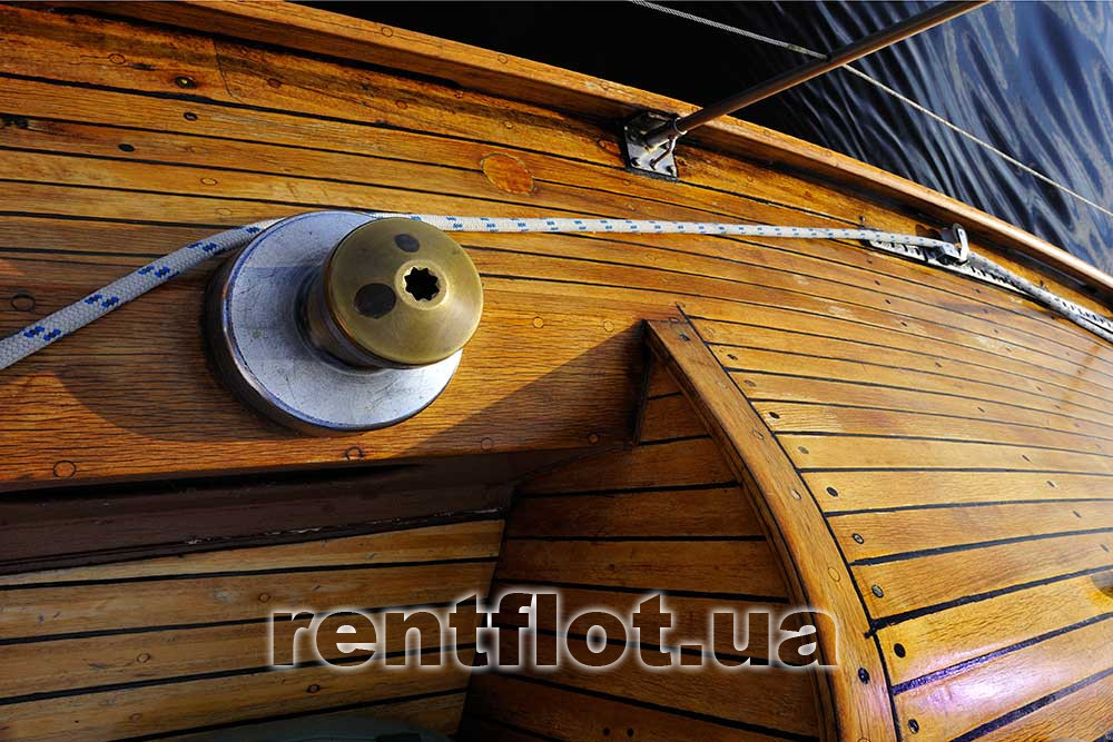 Увеличить фото лебёдки на парусной яхте Электра Лебёдка на парусной яхте Электра